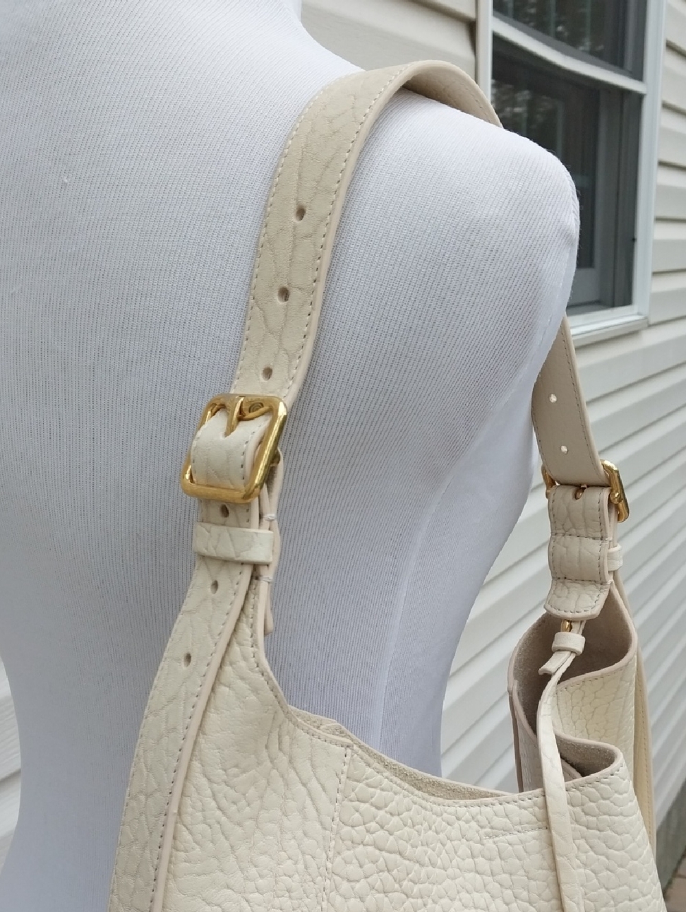 Burberry Cream Pebbled Leather Hobo Bag With Zip Pouch - Picture 8 of 14